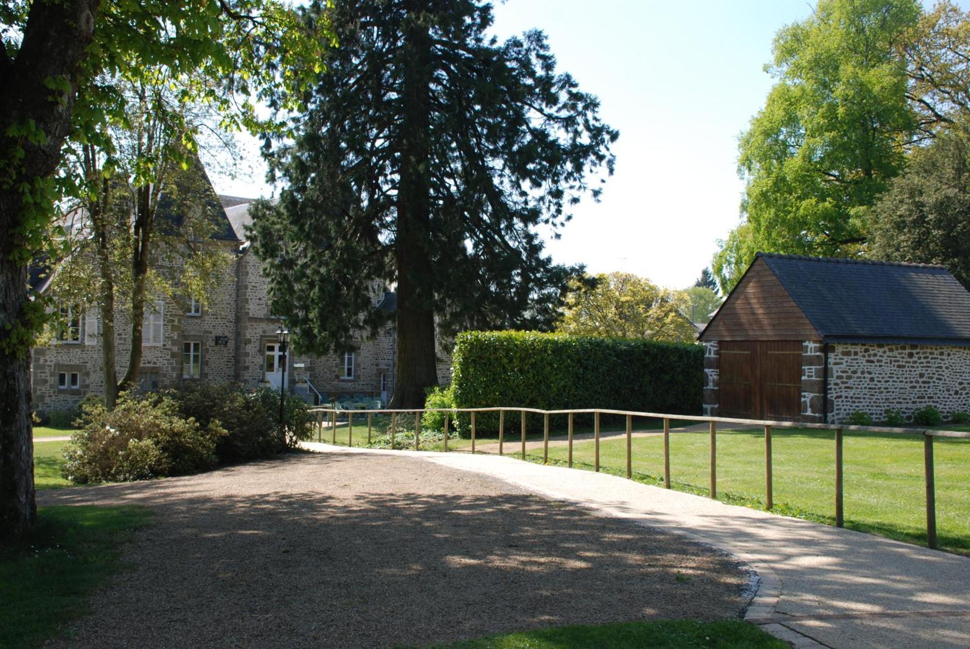 Chateau Du Bourg Saint-Denis-de-Gastines Zewnętrze zdjęcie