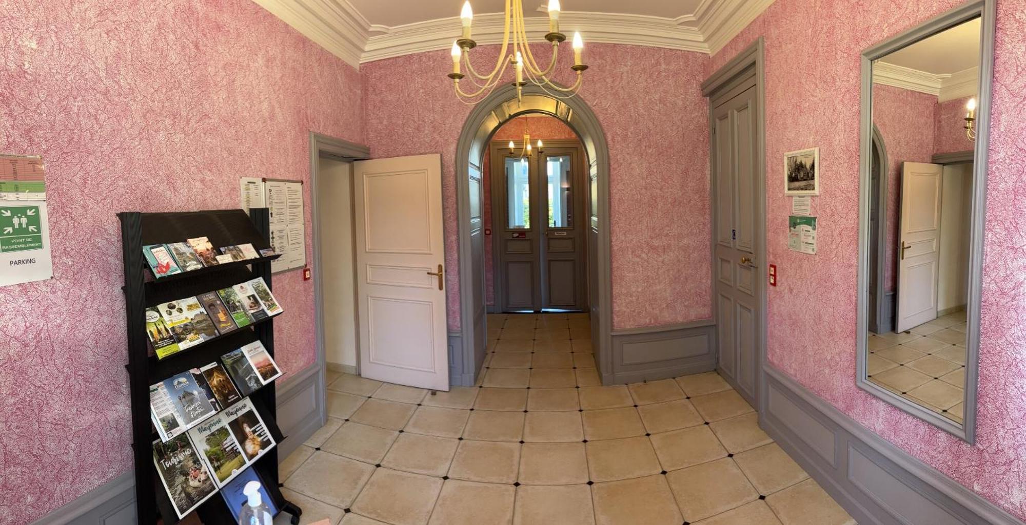 Chateau Du Bourg Saint-Denis-de-Gastines Zewnętrze zdjęcie